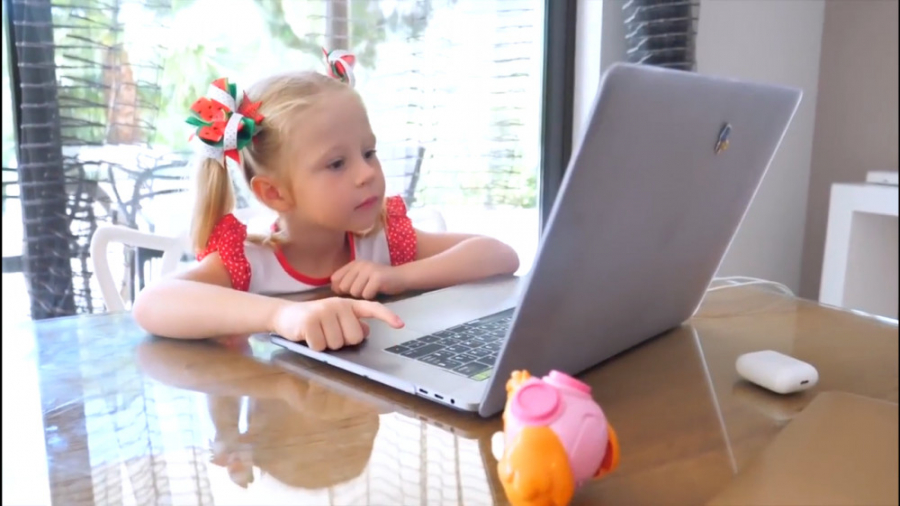 ماجراهای ناستیا و بابایی - قسمت 151 - پیدا کردن درخت پول و خرید اسباب بازی